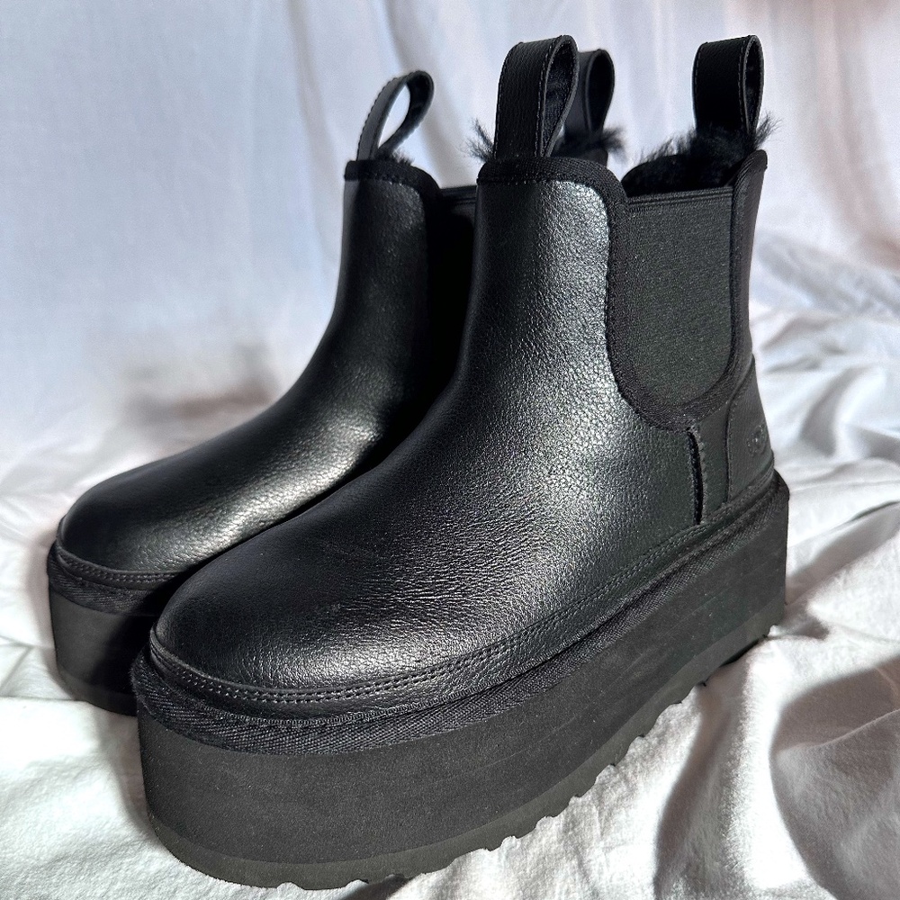 UGG Neumel Platform Chelsea Chukka Leather Ankle Boot (Like New) Sz 5 US / 36 EU